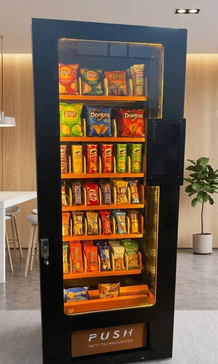 SNACKS AND BEVERAGES VENDING MACHINE